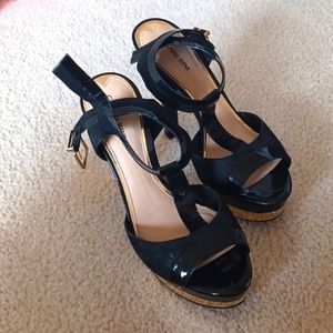 Beautiful heels black and gold